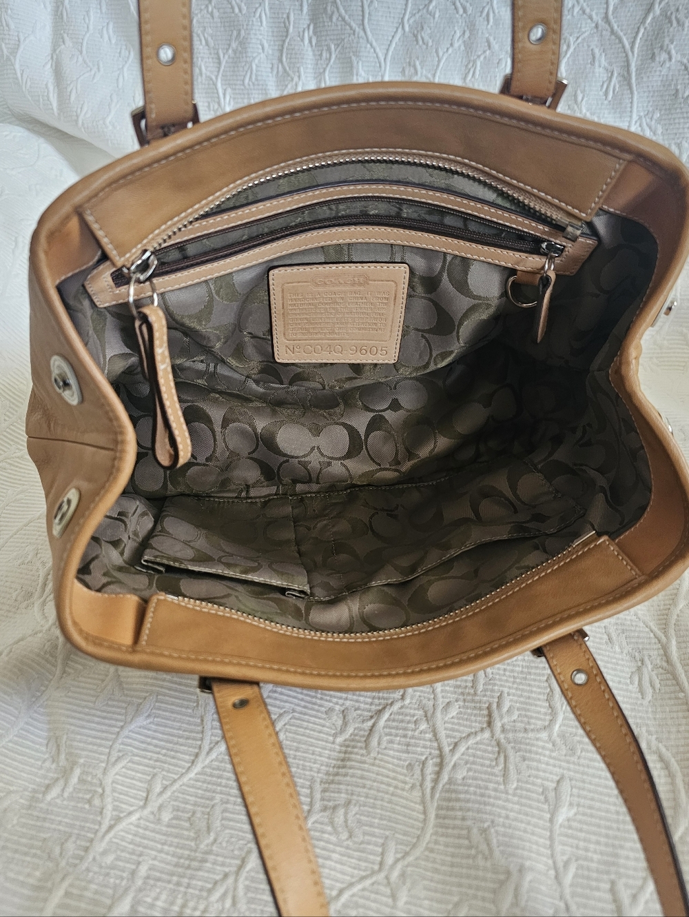 Vintage Coach Hamptons Small Carryall Satchel 9605 (Tan/White Trim) - Picture 12 of 16